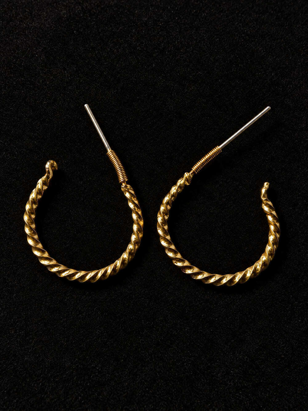 ⚜️ Gold-Tone Twisted Rope Hoop Earrings | Post Back | Classic 💗